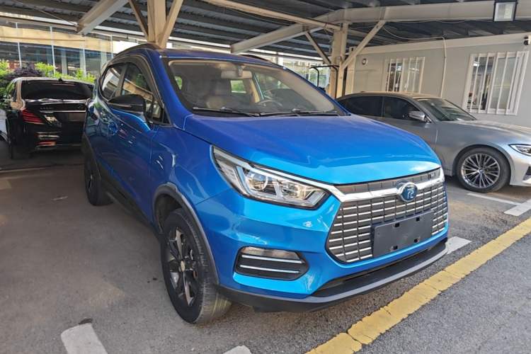 Used BYD Yuan New Energy 2018 EV360 Smart Connect Cool Edition Front Right 45 Deg