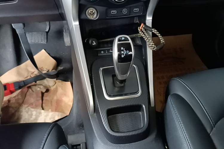 Used BYD Yuan New Energy 2018 EV360 Smart Connect Cool Edition Gear Lever