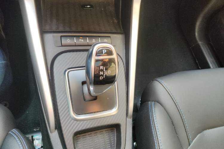 Used BYD Yuan New Energy 2018 EV360 Smart Connected Cool Model Gear Lever