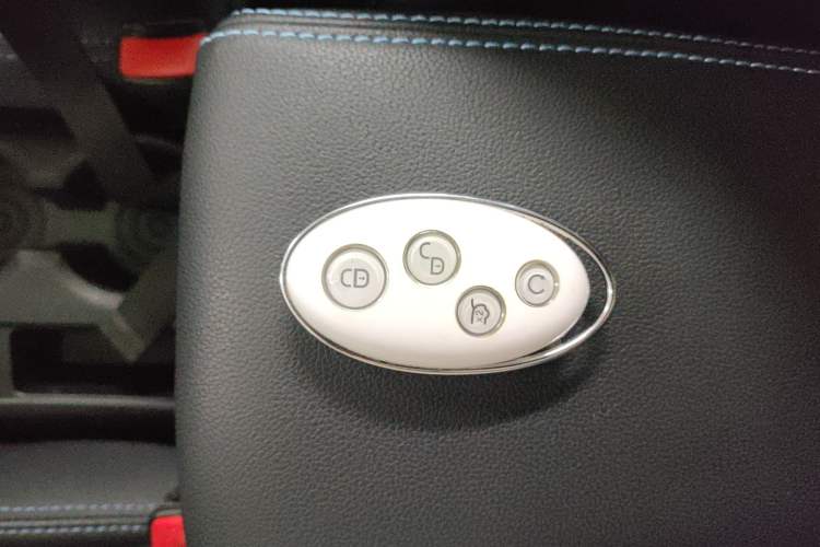 Used BYD Yuan New Energy 2018 EV360 Smart Connect Cool Edition Interior 1