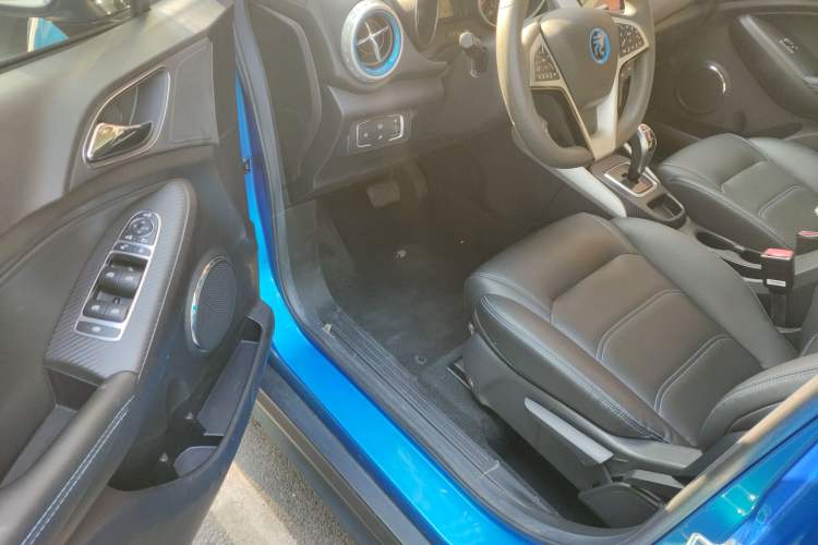 Used BYD Yuan New Energy 2018 EV360 Smart Connected Cool Model Interior 3