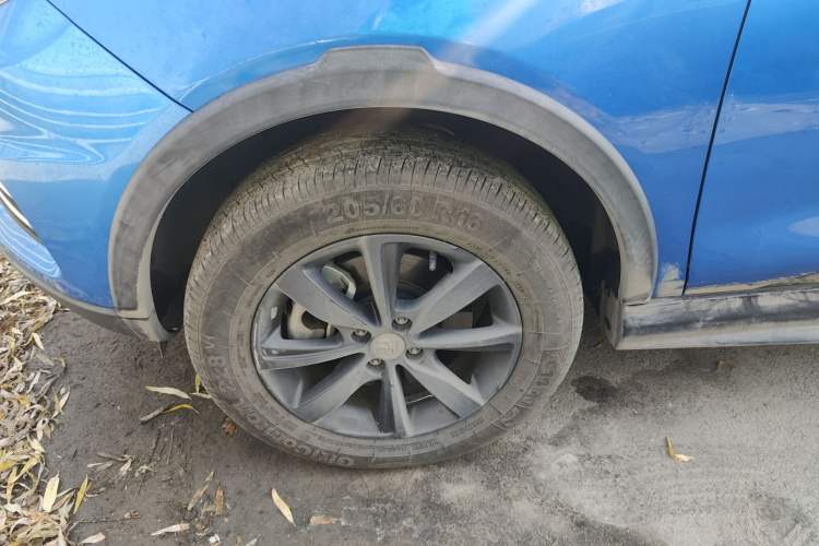 Used BYD Yuan New Energy 2018 EV360 Smart Connect Cool Edition Left Front Wheel Hub