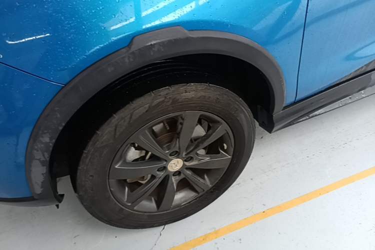 Used BYD Yuan New Energy 2018 EV360 Smart Connect Cool Edition Left Front Wheel Hub