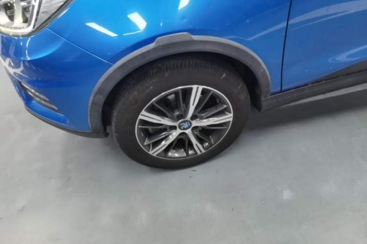 Used BYD Yuan New Energy 2018 EV360 Smart Connected Cool Model Left Front Wheel Hub
