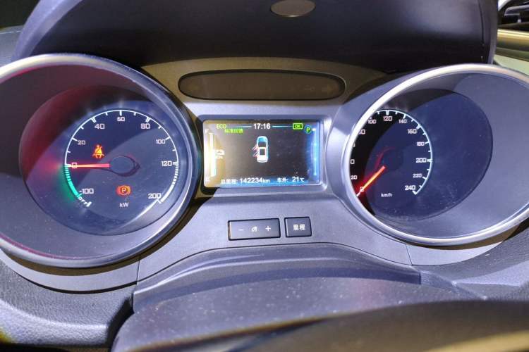 Used BYD Yuan New Energy 2018 EV360 Smart Connected Cool Model Odometer Close Up