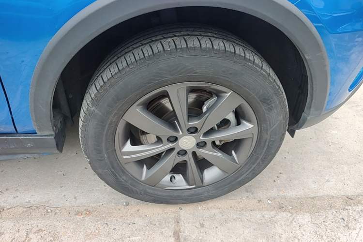 Used BYD Yuan New Energy 2018 EV360 Smart Connect Cool Edition Right Front Wheel Hub