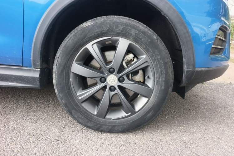 Used BYD Yuan New Energy 2018 EV360 Smart Connect Cool Edition Right Front Wheel Hub