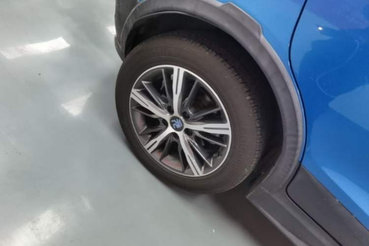 Used BYD Yuan New Energy 2018 EV360 Smart Connected Cool Model Right Rear Wheel Hub