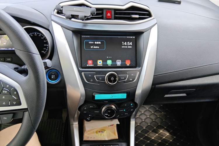 Used BYD Yuan New Energy 2018 EV360 Smart Connected Cool Model Audio And AC Panel