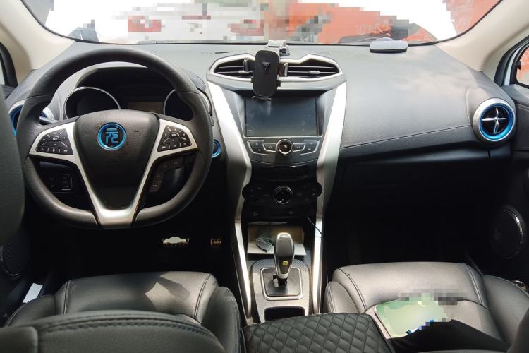 Used BYD Yuan New Energy 2018 EV360 Smart Connected Cool Model Center Console