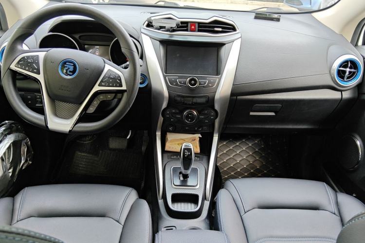Used BYD Yuan New Energy 2018 EV360 Smart Connected Cool Model Center Console