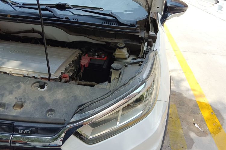 Used BYD Yuan New Energy 2018 EV360 Smart Connected Cool Model Engine Bay Left