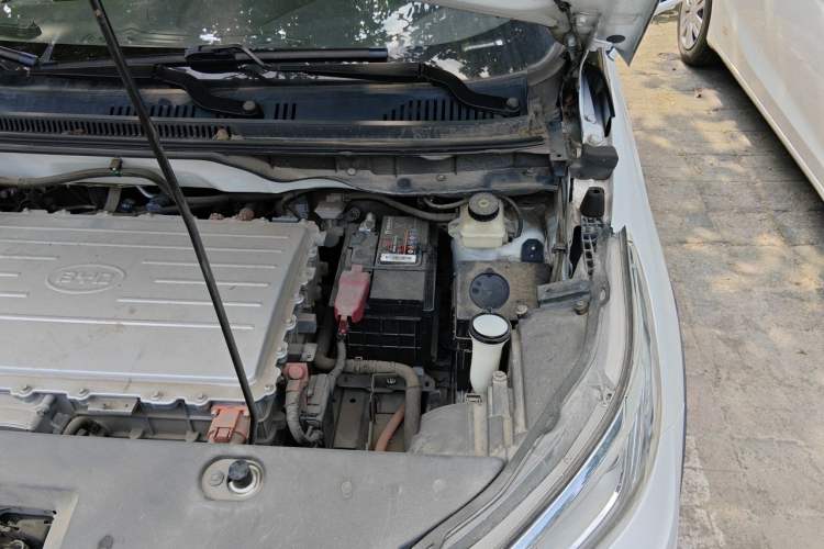 Used BYD Yuan New Energy 2018 EV360 Smart Connected Cool Model Engine Bay Left