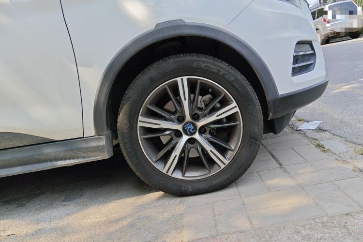 Used BYD Yuan New Energy 2018 EV360 Smart Connected Cool Model Right Front Wheel Hub