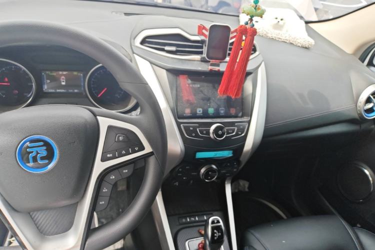 Used BYD Yuan New Energy 2018 EV360 Smart Connect Cool Edition Center Console