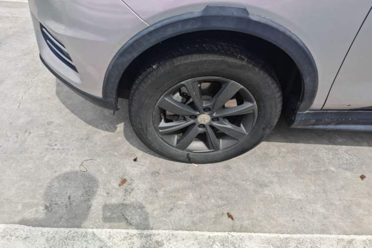 Used BYD Yuan New Energy 2018 EV360 Smart Connect Cool Edition Left Front Wheel Hub