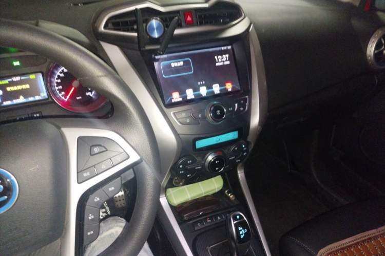 Used BYD Yuan New Energy 2018 EV360 Smart Connected Cool Model Audio And AC Panel