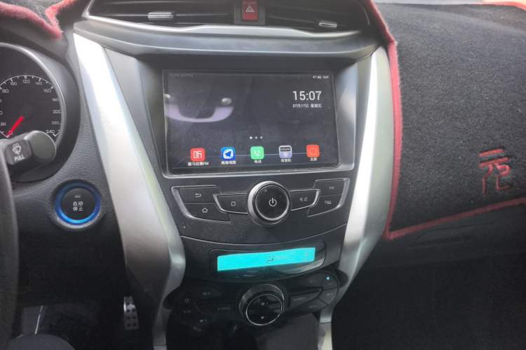Used BYD Yuan New Energy 2018 EV360 Smart Connected Cool Model Audio And AC Panel