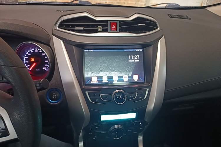 Used BYD Yuan New Energy 2018 EV360 Smart Connected Cool Model Audio And AC Panel