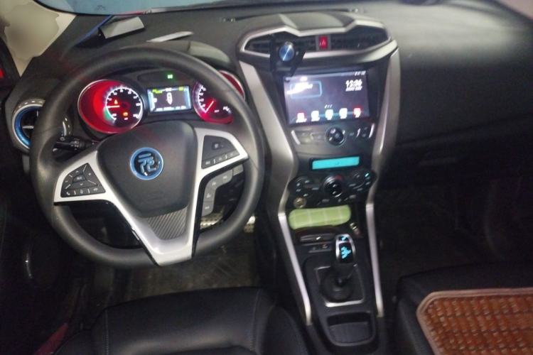 Used BYD Yuan New Energy 2018 EV360 Smart Connected Cool Model Center Console