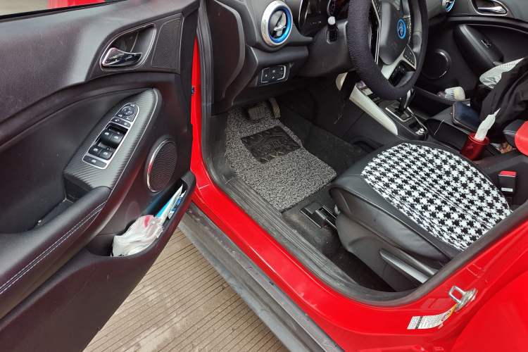 Used BYD Yuan New Energy 2018 EV360 Smart Connect Cool Edition Driver Seat