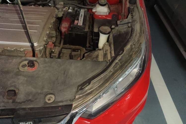 Used BYD Yuan New Energy 2018 EV360 Smart Connected Cool Model Engine Bay Left