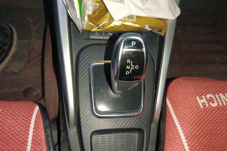 Used BYD Yuan New Energy 2018 EV360 Smart Connected Cool Model Gear Lever