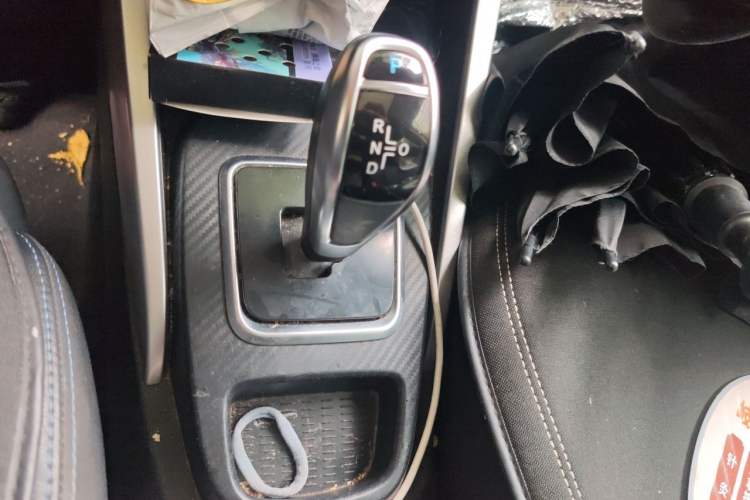 Used BYD Yuan New Energy 2018 EV360 Smart Connect Cool Edition Gear Lever