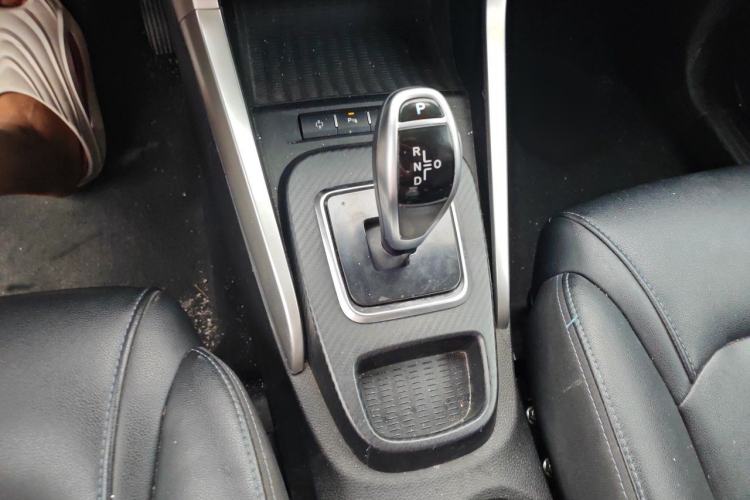 Used BYD Yuan New Energy 2018 EV360 Smart Connect Cool Edition Gear Lever