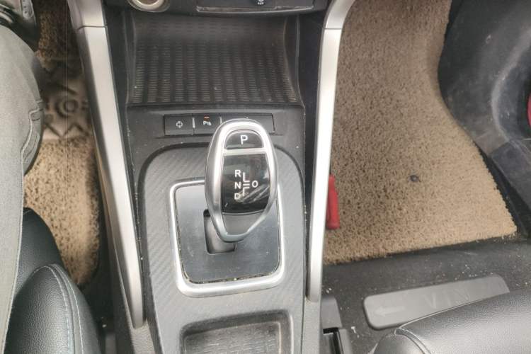 Used BYD Yuan New Energy 2018 EV360 Smart Connect Cool Edition Gear Lever