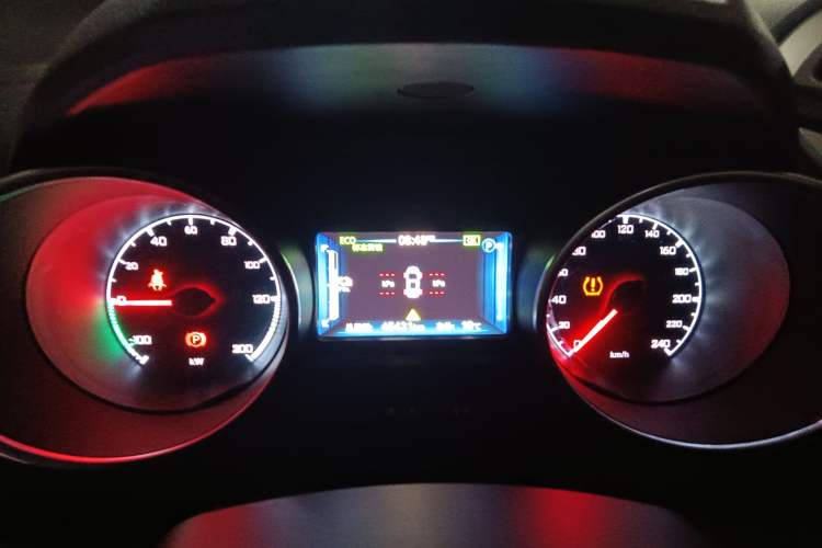 Used BYD Yuan New Energy 2018 EV360 Smart Connected Cool Model Instrument Cluster