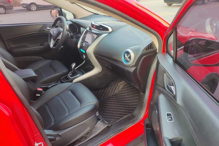 Used BYD Yuan New Energy 2018 EV360 Smart Connect Cool Edition Interior 4