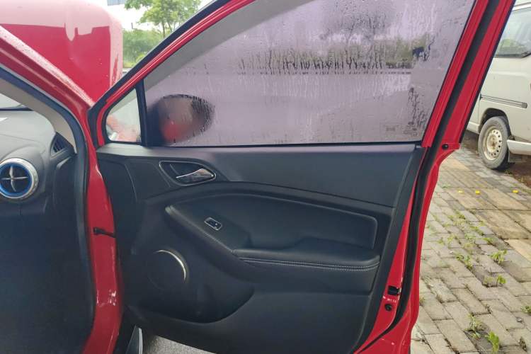 Used BYD Yuan New Energy 2018 EV360 Smart Connect Cool Edition Interior 5