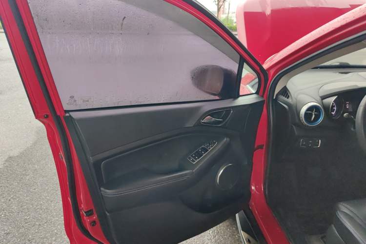 Used BYD Yuan New Energy 2018 EV360 Smart Connect Cool Edition Interior 7
