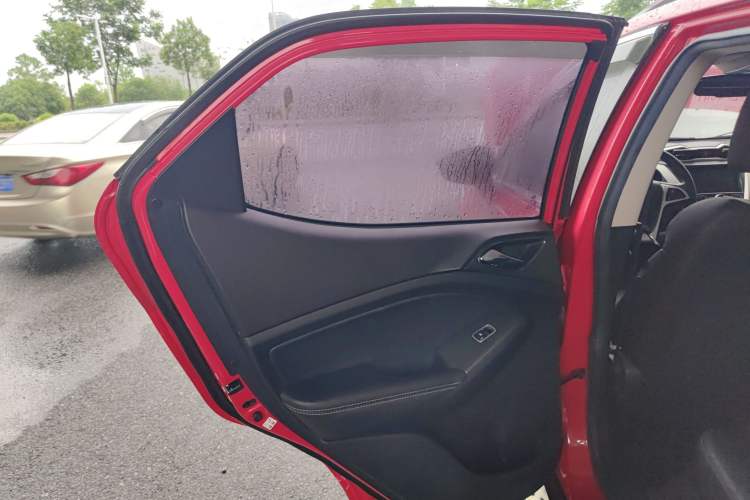 Used BYD Yuan New Energy 2018 EV360 Smart Connect Cool Edition Interior 8