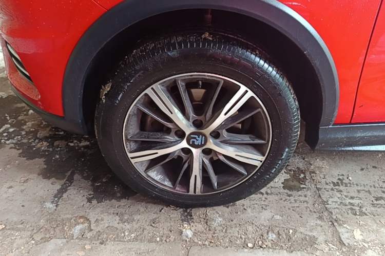 Used BYD Yuan New Energy 2018 EV360 Smart Connected Cool Model Left Front Wheel Hub