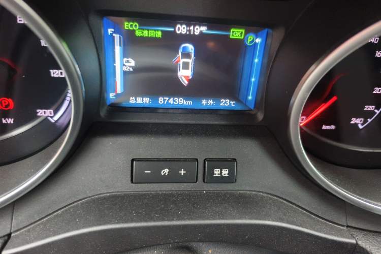 Used BYD Yuan New Energy 2018 EV360 Smart Connected Cool Model Odometer Close Up