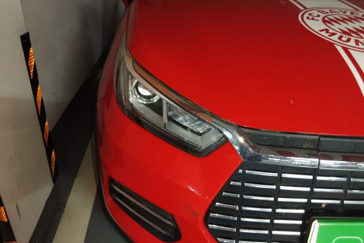 Used BYD Yuan New Energy 2018 EV360 Smart Connected Cool Model Right Front Headlight