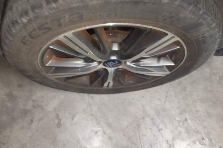 Used BYD Yuan New Energy 2018 EV360 Smart Connected Cool Model Right Front Wheel Hub