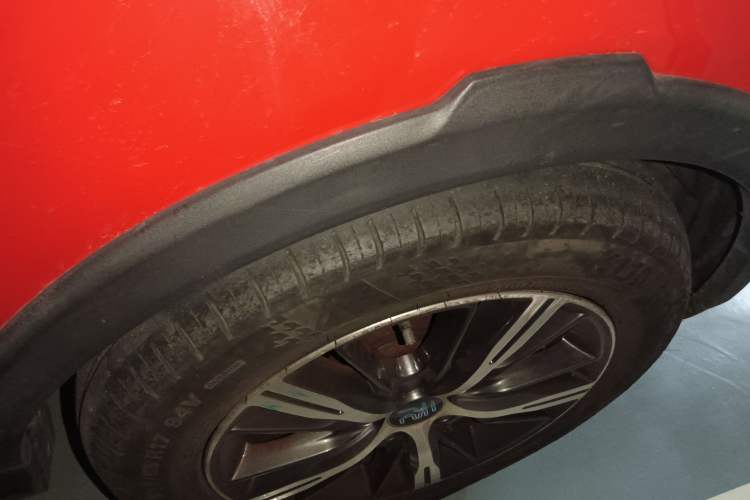 Used BYD Yuan New Energy 2018 EV360 Smart Connected Cool Model Right Front Wheel Hub