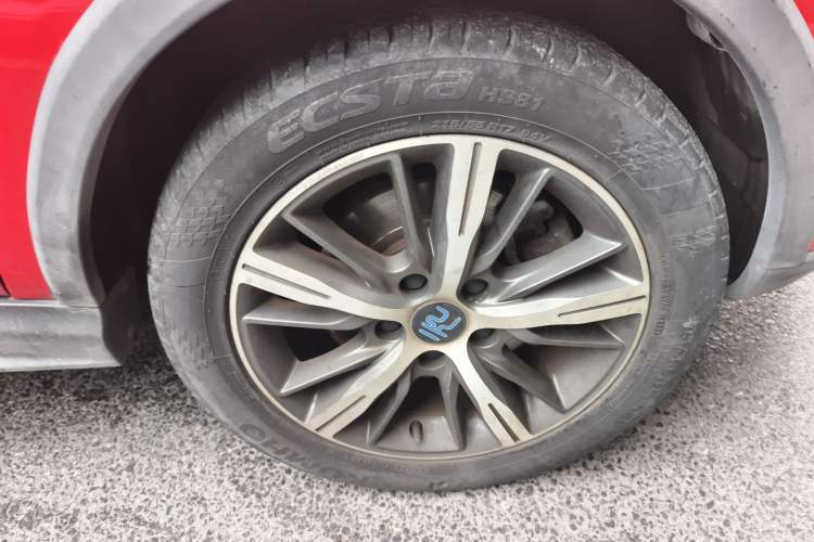 Used BYD Yuan New Energy 2018 EV360 Smart Connected Cool Model Right Front Wheel Hub
