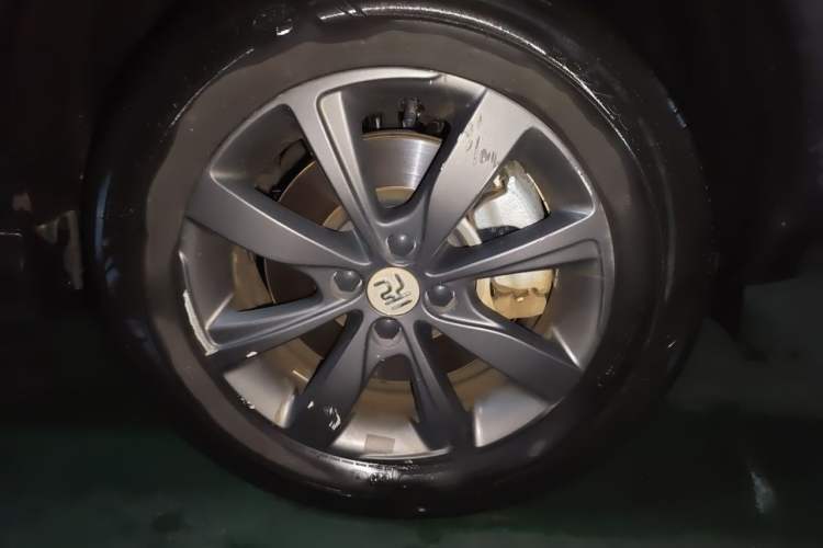 Used BYD Yuan New Energy 2018 EV360 Smart Connect Cool Edition Right Front Wheel Hub