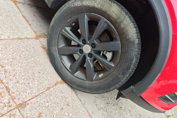 Used BYD Yuan New Energy 2018 EV360 Smart Connect Cool Edition Right Front Wheel Hub