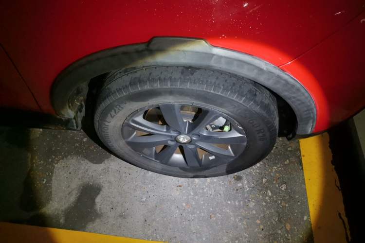 Used BYD Yuan New Energy 2018 EV360 Smart Connect Cool Edition Right Front Wheel Hub