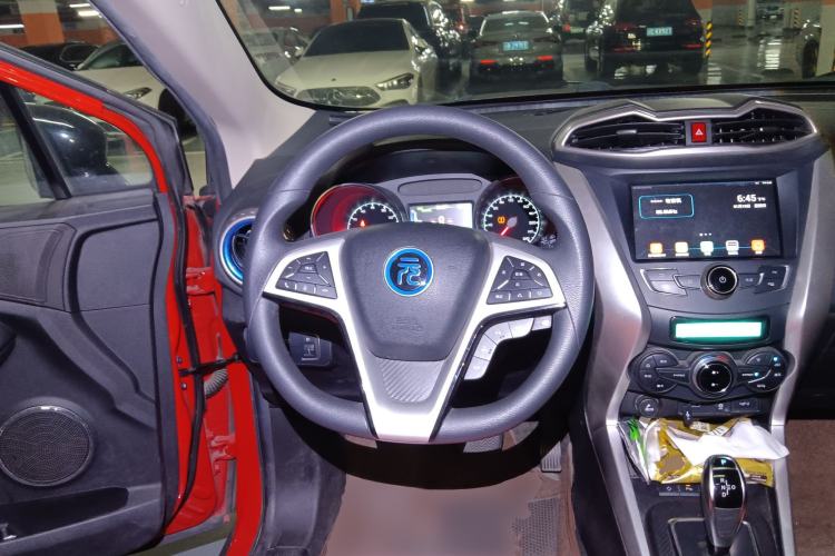 Used BYD Yuan New Energy 2018 EV360 Smart Connected Cool Model Steering Wheel