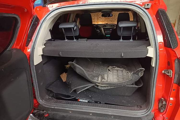 Used BYD Yuan New Energy 2018 EV360 Smart Connected Cool Model Trunk