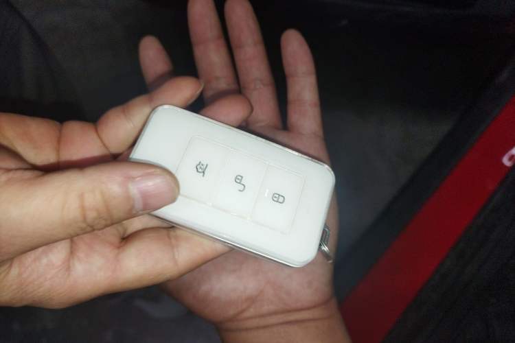 Used BYD Yuan New Energy 2018 EV360 Smart Connected Cool Model Vehicle Key