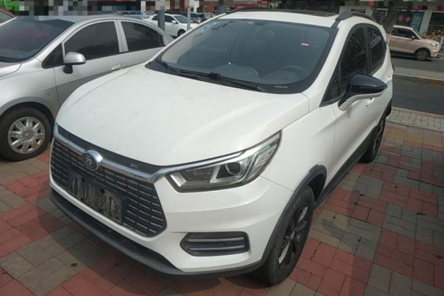 Ojetý BYD Yuan New Energy 2018 EV360 Smart Connect Cool Edition