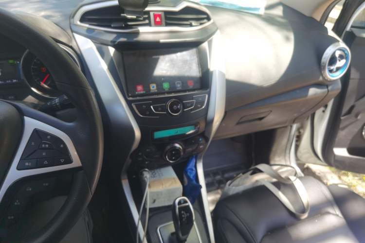 Used BYD Yuan New Energy 2018 EV360 Smart Connected Cool Model Audio And AC Panel