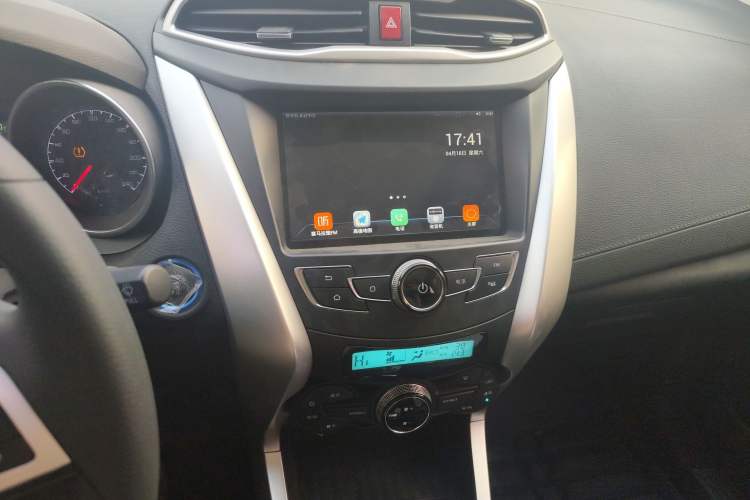Used BYD Yuan New Energy 2018 EV360 Smart Connected Cool Model Audio And AC Panel